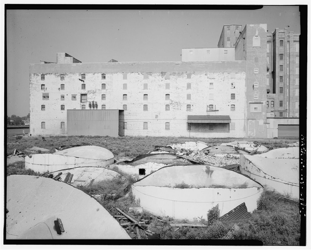 NY-249-3 From Left to Right: Perot, Marine "A" center, American Elevator. Jet Lowe, Photographer, Summer 1994.